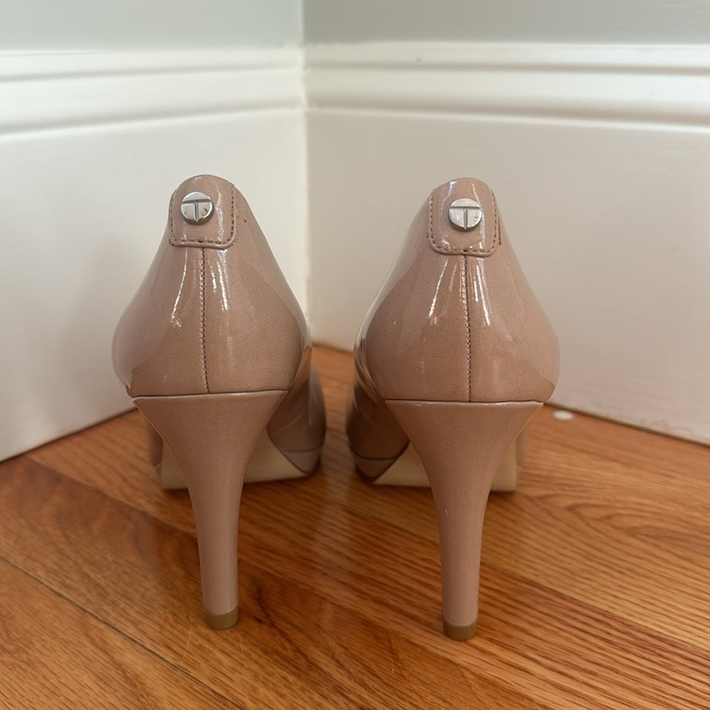 New- Women Tahari Tan Platform Pumps Size 7.5 - Picture 5 of 12